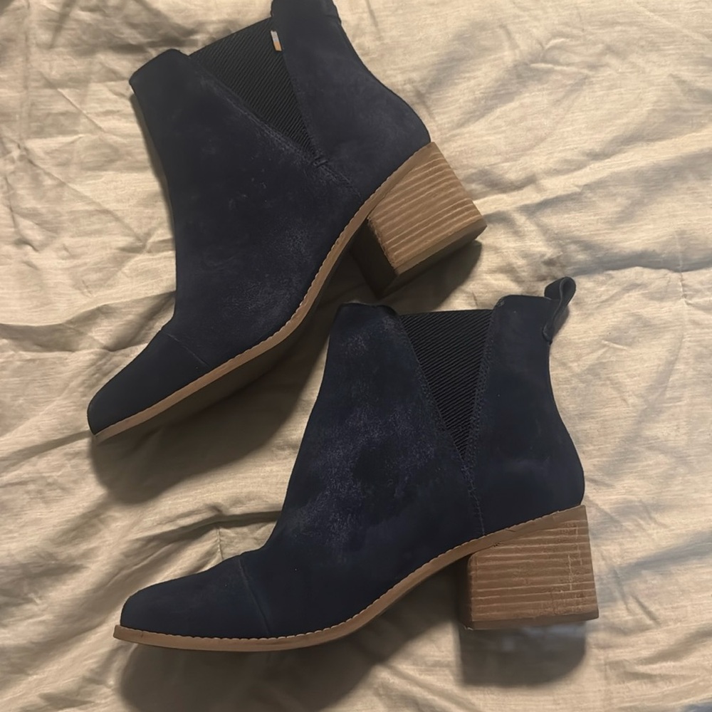 Tom Cleo women's size 12 US Navy Blue suede pull on ankle bootie boots